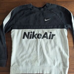 Nike Air Black and White Boys Youth Spellout Crewneck Colorblock Sweater Size XL